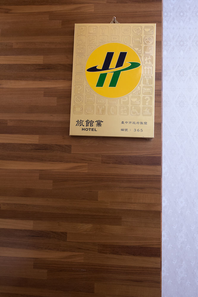 Hotel 九九商旅 Taichung Exterior foto